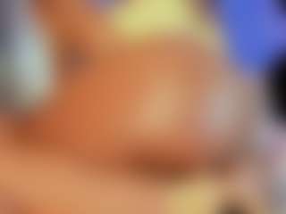Summer Black MILF webcam performer live streaming