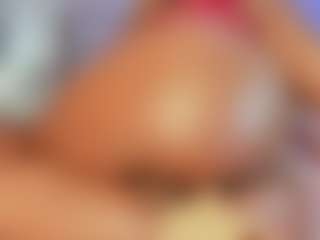 Summer Black MILF webcam performer live streaming