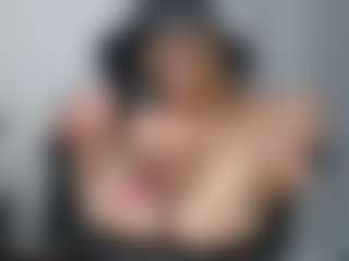 Show de cam en vivo con Lettywild - Shaved Pussy MILF en Camsoda