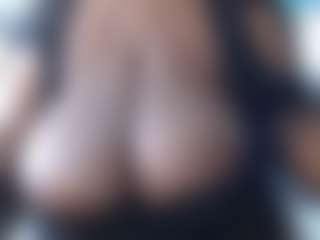 Live cam show with bigboobassqeen - Bedroom Ebony on Camsoda