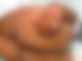 Live cam show with Raysa.Joness - Oil on CamwithHer