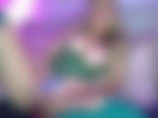 Aria Woods MILF webcam performer live streaming
