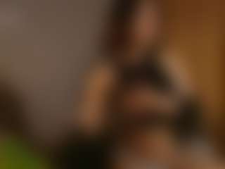 Live cam show with Tulii - Shaved Pussy Brown Hair on Hubzter Live