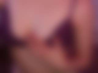 Live cam show with Cherry - Thick on liverealitysex.com
