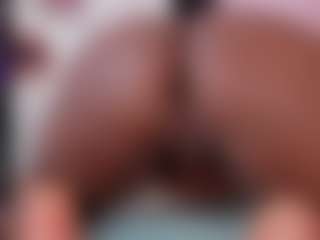 Live cam show with alison-daniels - Oil on AdultVida.com