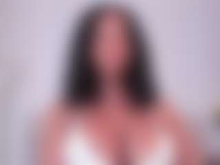 Live cam show with NINAGOLD - Shaved Pussy on Mixed Magazine Live