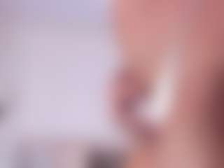 Live cam show with NINAGOLD - Hispanic on Camiplay Live