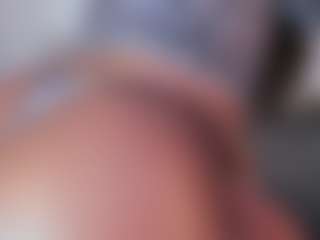 Live cam show with NINAGOLD - Dildo on AdultVida.com