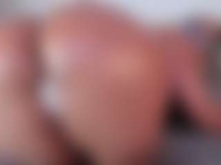 Live cam show with NINAGOLD - Spank Lovense on CamClone