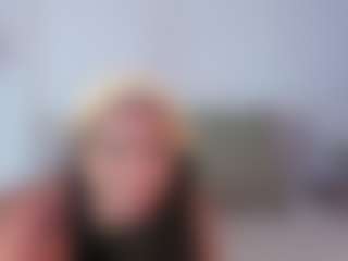 Live cam show with NINAGOLD - Shaved Pussy on 1on1-livenow
