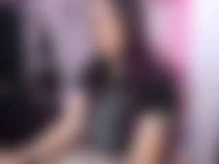 Live cam show with Genny Rock - Average on Camsoda