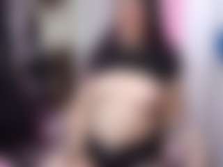 Live cam show with Genny Rock - Smoke on AdultVida.com