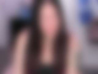 Live-Cam-Show mit Genny Rock - Smoking auf Camsoda