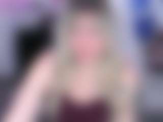 Live cam show with Genny Rock - Average on WildCum