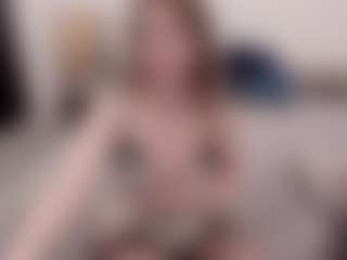 Live cam show with sophialinn - Striptease MILF on CamClone