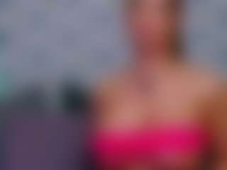 Live cam show with MinasVibe - Brown Hair MILF on Stripli.com