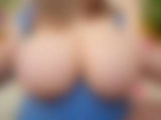 Live cam show with happyalice - Green Eyes on Mixed Magazine Live