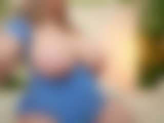 happyalice MILF webcam performer live streaming