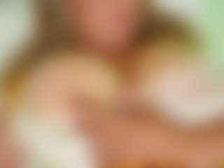 happyalice MILF webcam performer live streaming