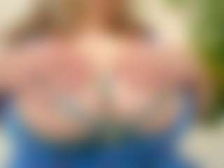 happyalice MILF webcam performer live streaming