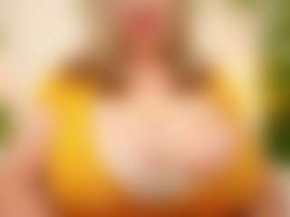 happyalice MILF webcam performer live streaming