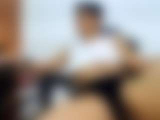 lizbigtits's Live Sex Cam Show
