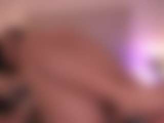 Live cam show with MRS. SQUIRT QUEEN - Average on Camsoda