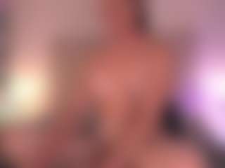 Live cam show with MRS. SQUIRT QUEEN - Dildo on Camsoda