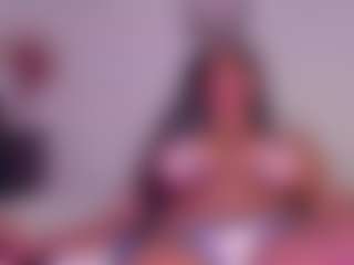 destinnemills MILF webcam performer live streaming
