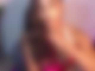 Live cam show with destinnemills - Strip MILF on googirlz