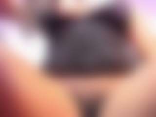 Live cam show with destinnemills - Ebony MILF on Camsoda
