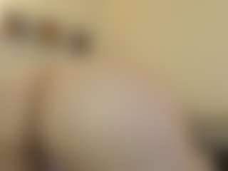 Live cam show with matilda-69x - Living Room on 1on1-livenow