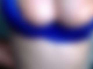 red-scarlett MILF webcam performer live streaming