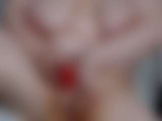 red-scarlett MILF webcam performer live streaming