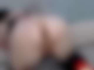 red-scarlett MILF webcam performer live streaming