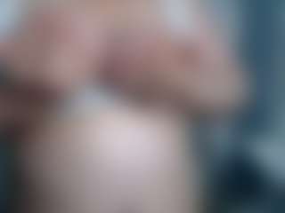 red-scarlett's Live Sex Cam Show
