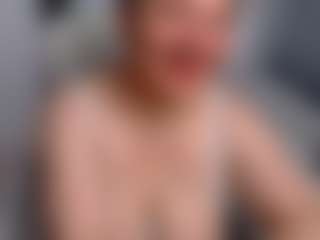 red-scarlett MILF webcam performer live streaming