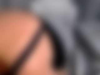 red-scarlett MILF webcam performer live streaming