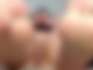 Live cam show with red-scarlett - Brown Hair MILF on Uber Horny