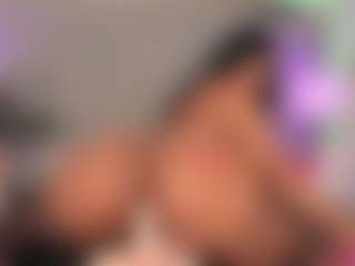 Live cam show with Danirouse - Brown Eyes on SquirtSoMuch