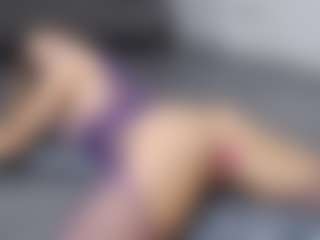 Live cam show with Sophilexy - Blonde Hair on Milfs Live