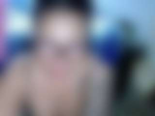 Live cam show with kaarlaa - Thick on madthumbs