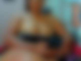 olivahot31 MILF webcam performer live streaming