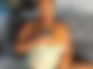 Live cam show with Onika - Smoking on fapnchat