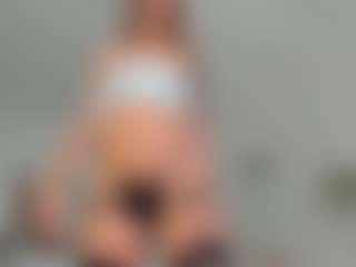 Live cam show with Tiffany - Wet on milfzrlive.com