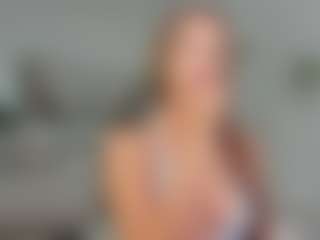 Live cam show with Tiffany - Bedroom Curvy on Dare Cams