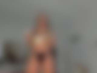 Live cam show with Tiffany - Bedroom Curvy on CamwithHer