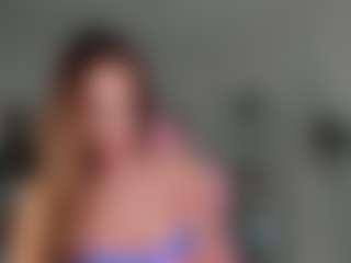 Live cam show with Tiffany - Shaved Pussy on Chatstar