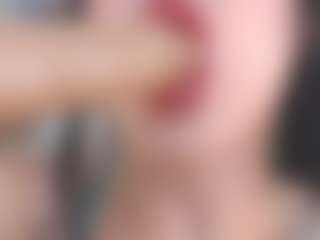 Live cam show with Evelyn_Sheeran - Athletic BBW on Milfs Live