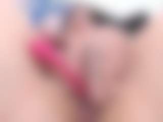 Live cam show with Evelyn_Sheeran - Smoking on Camsoda